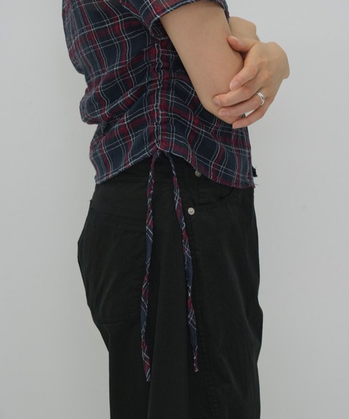 Enewd nina(エニュードニーナ)の「【zozo限定】シアー 半袖 サイドギャザー チェックシャツ(シャツ/ブラウス・レディース・ネイビー/ホワイト・FREE)」の6枚目の写真