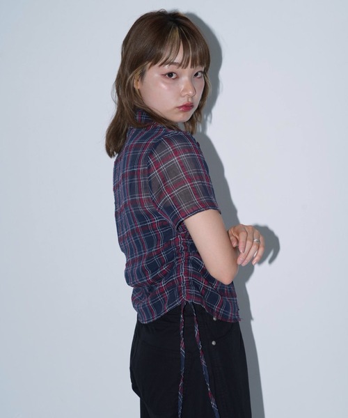 Enewd nina(エニュードニーナ)の「【zozo限定】シアー 半袖 サイドギャザー チェックシャツ(シャツ/ブラウス・レディース・ネイビー/ホワイト・FREE)」の7枚目の写真