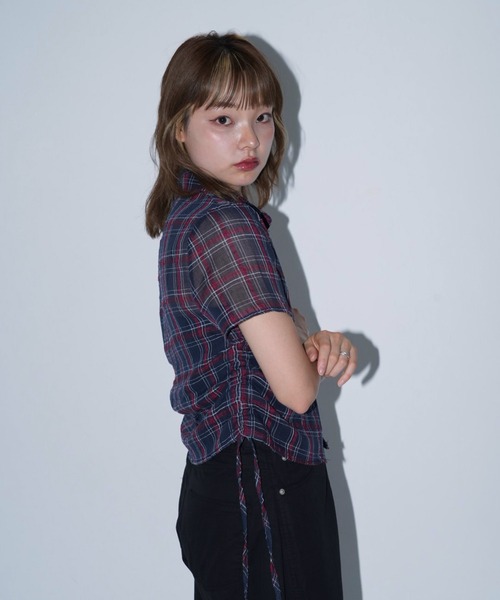 Enewd nina(エニュードニーナ)の「【zozo限定】シアー 半袖 サイドギャザー チェックシャツ(シャツ/ブラウス・レディース・ネイビー/ホワイト・FREE)」の8枚目の写真