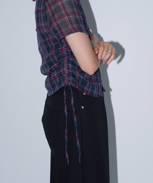 Enewd nina(エニュードニーナ)の「【zozo限定】シアー 半袖 サイドギャザー チェックシャツ(シャツ/ブラウス・レディース・ネイビー/ホワイト・FREE)」の9枚目の写真