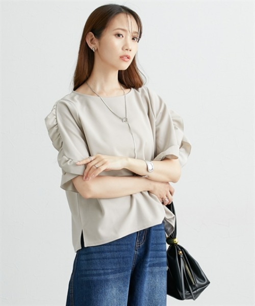 nissen(ニッセン)の「【UVカット/接触冷感/吸汗速乾】袖フリルデザインカットソートップス(Tシャツ/カットソー・レディース・グレイッシュベージュ/ブラック・M/L)」の1枚目の写真