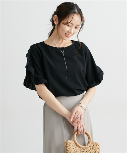 nissen(ニッセン)の「【UVカット/接触冷感/吸汗速乾】袖フリルデザインカットソートップス(Tシャツ/カットソー・レディース・グレイッシュベージュ/ブラック・M/L)」の2枚目の写真