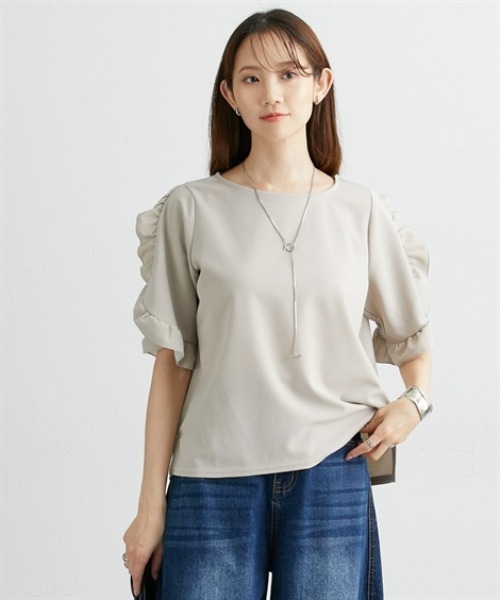 nissen(ニッセン)の「【UVカット/接触冷感/吸汗速乾】袖フリルデザインカットソートップス(Tシャツ/カットソー・レディース・グレイッシュベージュ/ブラック・M/L)」の6枚目の写真
