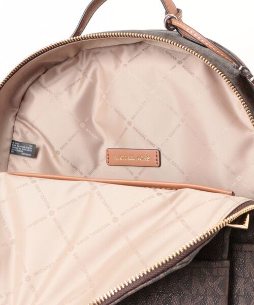 MICHAEL KORS（マイケルコース）の「SABLE バックパック ミディアム - MKシグネチャー（バックパック/リュック・レディース・ブラウン系その他・FREE）」の5枚目の写真