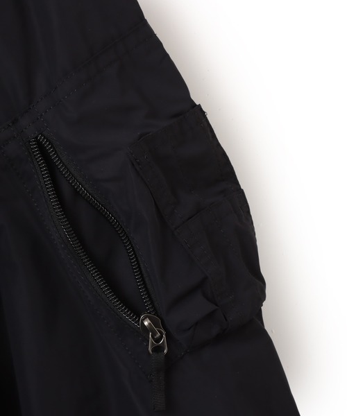 THE NORTH FACE(ザノースフェイス)の「THE NORTH FACE Insulation Bomber Jacket / ザ・ノース・フェイス インサレーション ボンバー ジャケット(MA-1・メンズ・ブラック/グレー・M/XL/S/L/XXL)」の7枚目の写真