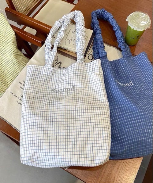 SHEPP(シープ)の「【A4サイズ対応】チェック柄 ロゴ ギャザーハンドル トートバッグ / 韓国 ナチュラル コーデ映え(トートバッグ・レディース・ブルー/イエロー/ホワイト・F)」の13枚目の写真