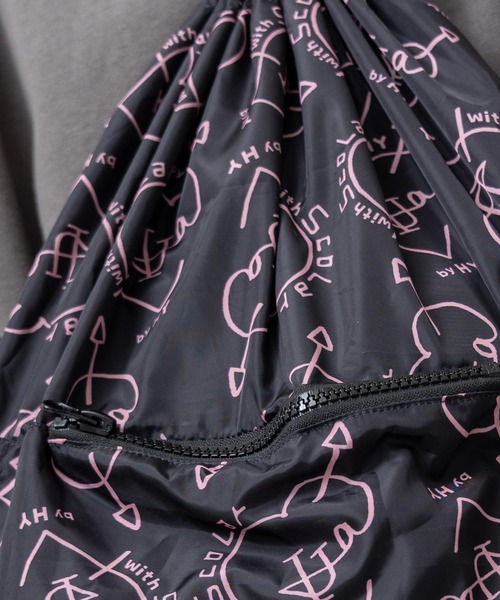 ScoLar（スカラー）の「652449：仲宗根泉(HY)コラボ 2柄展開折り畳みリュック（バックパック/リュック・レディース・ピンク/ブラック・FREE）」の10枚目の写真