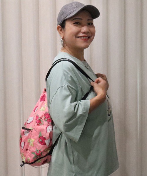 ScoLar（スカラー）の「652449：仲宗根泉(HY)コラボ 2柄展開折り畳みリュック（バックパック/リュック・レディース・ピンク/ブラック・FREE）」の4枚目の写真