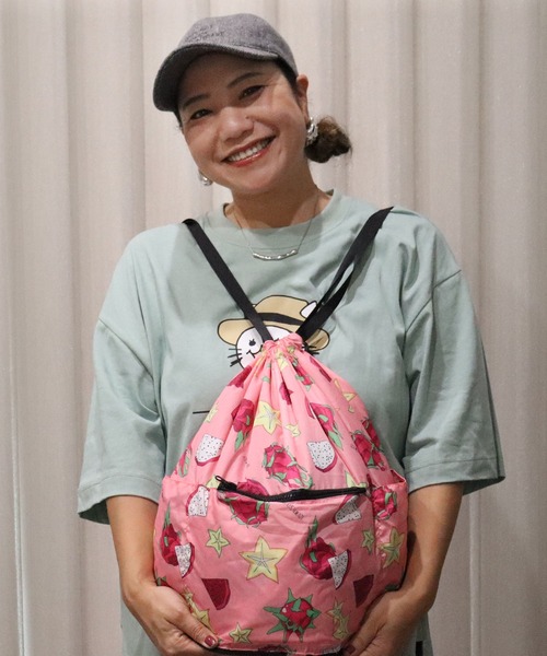 ScoLar（スカラー）の「652449：仲宗根泉(HY)コラボ 2柄展開折り畳みリュック（バックパック/リュック・レディース・ピンク/ブラック・FREE）」の3枚目の写真