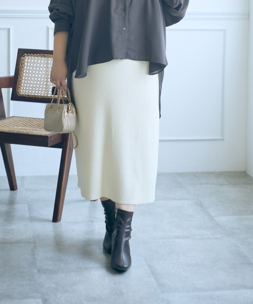 SMILE LAND(スマイルランド)の「<大きいサイズ>【らめちゃんコラボ】リブニットタイトスカート JERRY SELECT(スカート・レディース・ネイビー系/アイボリー・3L/L/LL/4L/5L)」の2枚目の写真