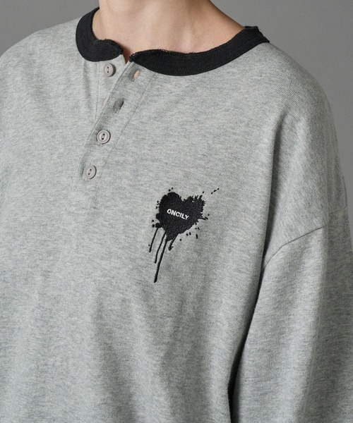 ONCILY（オンシェリー）の「HENRY NECK LONG SLEEVE T-SHIRT /ヘンリーネックロンT（Tシャツ/カットソー・メンズ・カーキ/ブラック系その他/杢グレー・SMALL/MEDIUM/LARGE）」の19枚目の写真