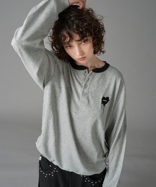 ONCILY（オンシェリー）の「HENRY NECK LONG SLEEVE T-SHIRT /ヘンリーネックロンT（Tシャツ/カットソー・メンズ・カーキ/ブラック系その他/杢グレー・SMALL/MEDIUM/LARGE）」の16枚目の写真