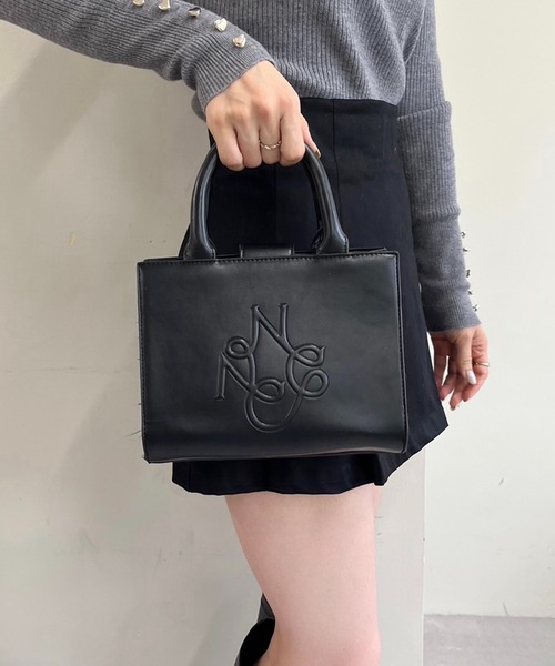 one after another NICE CLAUP(ワンアフターアナザーナイスクラップ)の「ロゴモチーフエンボスミニバッグ(トートバッグ・レディース・アッシュグレー/ブラック/ライトピンク/サックスブルー・FREE)」の7枚目の写真