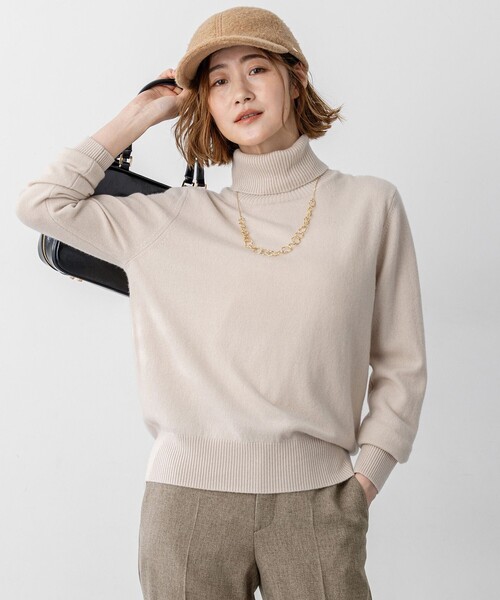 23区 S(ニジュウサンクチイサイサイズ)の「ピュアカシミヤ タートルネック ニット(ニット/セーター・レディース・スカイブルー系/ライトグレー系/ブルー系/ベージュ系/オレンジ系/黄土色系/イエロー系・32)」の4枚目の写真
