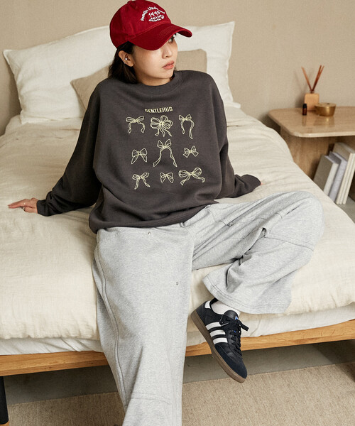 PUBLUX（パブリュクス）の「PUBLUX/パブリュクス リボン 刺繍 クルー スウェット　限定展開（スウェット・レディース・ブラック/チャコールグレー/ネイビー/ライトグレー・ﾌﾘ-）」の7枚目の写真