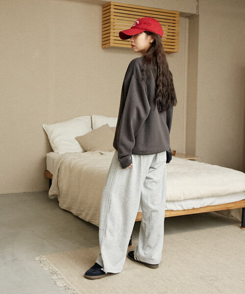 PUBLUX（パブリュクス）の「PUBLUX/パブリュクス リボン 刺繍 クルー スウェット　限定展開（スウェット・レディース・ブラック/チャコールグレー/ネイビー/ライトグレー・ﾌﾘ-）」の9枚目の写真