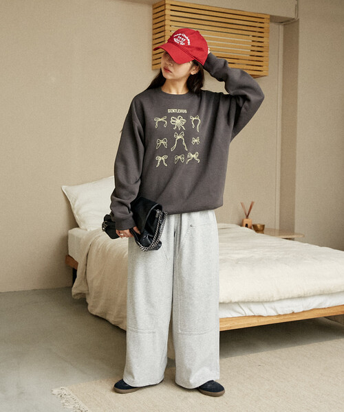 PUBLUX（パブリュクス）の「PUBLUX/パブリュクス リボン 刺繍 クルー スウェット　限定展開（スウェット・レディース・ブラック/チャコールグレー/ネイビー/ライトグレー・ﾌﾘ-）」の11枚目の写真