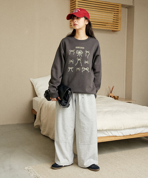 PUBLUX（パブリュクス）の「PUBLUX/パブリュクス リボン 刺繍 クルー スウェット　限定展開（スウェット・レディース・ブラック/チャコールグレー/ネイビー/ライトグレー・ﾌﾘ-）」の13枚目の写真