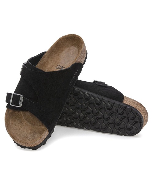 BIRKENSTOCK(ビルケンシュトック)の「【公式】ビルケンシュトック Zurich/チューリッヒ スエードレザー(サンダル・メンズ・ブラック・26.5cm【レギュラー幅】/25cm【レギュラー幅】/27cm【レギュラー幅】/28.5cm【レギュラー幅】/28cm【レギュラー幅】/22.5cm【ナロー幅】/23cm【ナロー幅】/24cm【ナロー幅】/26cm【レギュラー幅】/27cm【ナロー幅】/26.5cm【ナロー幅】/25cm【ナロー幅】/24.5cm【ナロー幅】)」の4枚目の写真
