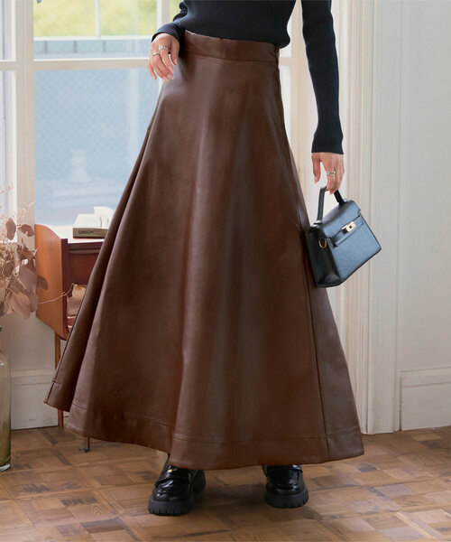 KOBE LETTUCE（コウベレタス）の「フェイクレザーフレアスカート（スカート・レディース・ブラック/ブラウン・M）」の2枚目の写真