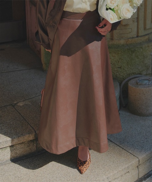 KOBE LETTUCE（コウベレタス）の「フェイクレザーフレアスカート（スカート・レディース・ブラック/ブラウン・M）」の7枚目の写真