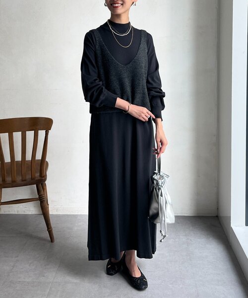 Chez toi(シェトワ)の「ビスチェニット×ニットワンピース(サロペット/オーバーオール・レディース・チャコールグレー/ライム/モカ・FREE)」の4枚目の写真