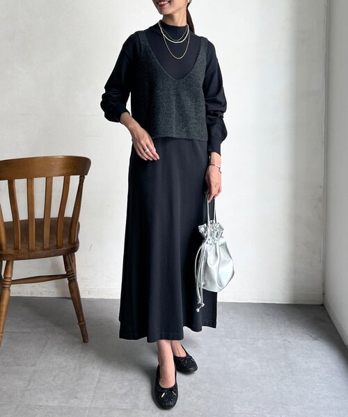 Chez toi(シェトワ)の「ビスチェニット×ニットワンピース(サロペット/オーバーオール・レディース・チャコールグレー/ライム/モカ・FREE)」の6枚目の写真