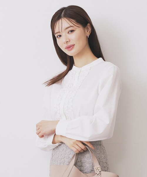 index(インデックス)の「バンドカラーフリルブラウス【洗濯機OK/イージーアイロン/防シワ】(シャツ/ブラウス・レディース・ライトブルー/チャコール/オフホワイト・38/40/36/42)」の5枚目の写真