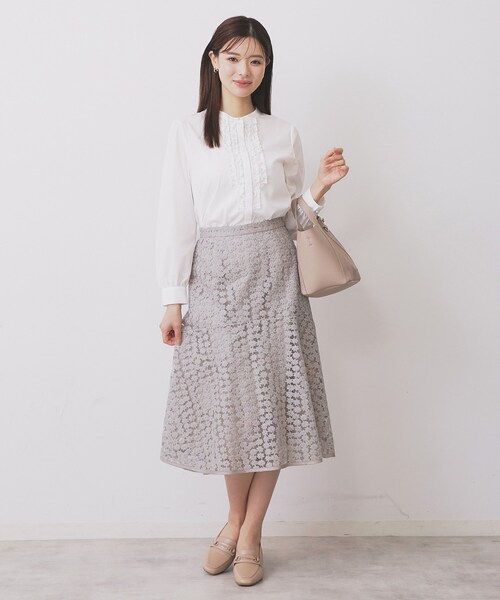 index(インデックス)の「バンドカラーフリルブラウス【洗濯機OK/イージーアイロン/防シワ】(シャツ/ブラウス・レディース・ライトブルー/チャコール/オフホワイト・38/40/36/42)」の6枚目の写真