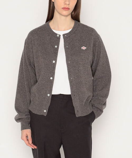 DANTON（ダントン）の「WOMEN'S LAMBSWOOL CREW NECK KNIT CARDIGAN（カーディガン/ボレロ・レディース・グレイッシュベージュ/ライトブルー/ピンク系その他/オートミール/レッド/ブラック/オフホワイト/ライトグレー/ダークグレー/モカ・34/36）」の7枚目の写真