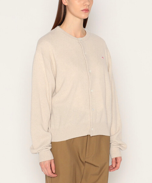DANTON（ダントン）の「WOMEN'S LAMBSWOOL CREW NECK KNIT CARDIGAN（カーディガン/ボレロ・レディース・グレイッシュベージュ/ライトブルー/ピンク系その他/オートミール/レッド/ブラック/オフホワイト/ライトグレー/ダークグレー/モカ・34/36）」の13枚目の写真