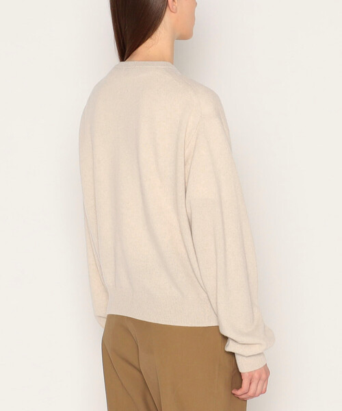 DANTON（ダントン）の「WOMEN'S LAMBSWOOL CREW NECK KNIT CARDIGAN（カーディガン/ボレロ・レディース・グレイッシュベージュ/ライトブルー/ピンク系その他/オートミール/レッド/ブラック/オフホワイト/ライトグレー/ダークグレー/モカ・34/36）」の15枚目の写真