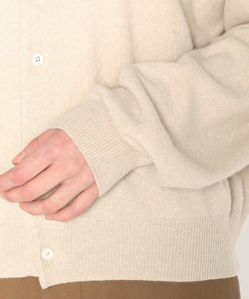 DANTON（ダントン）の「WOMEN'S LAMBSWOOL CREW NECK KNIT CARDIGAN（カーディガン/ボレロ・レディース・グレイッシュベージュ/ライトブルー/ピンク系その他/オートミール/レッド/ブラック/オフホワイト/ライトグレー/ダークグレー/モカ・34/36）」の18枚目の写真