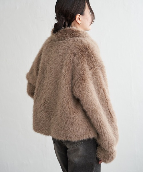 VENCEEXCHANGE(ヴァンスエクスチェンジ)の「シャギーファーショートコート(ブルゾン・レディース・ベージュ/グレー/グレー系その他・FREE)」の6枚目の写真