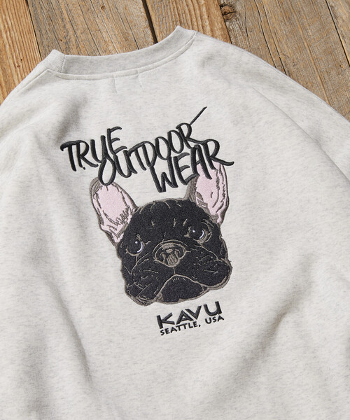 FREAK'S STORE(フリークスストア)の「限定展開 KAVU×FREAK'S STORE/カブ― 別注 ドッグフェイス 刺繍ワッペン クルーネック スウェット(スウェット・メンズ・スミクロ/ネイビー/アッシュグレー・SMALL/MEDIUM/LARGE)」の5枚目の写真