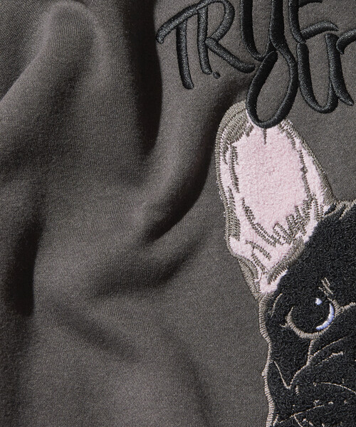FREAK'S STORE(フリークスストア)の「限定展開 KAVU×FREAK'S STORE/カブ― 別注 ドッグフェイス 刺繍ワッペン クルーネック スウェット(スウェット・メンズ・スミクロ/ネイビー/アッシュグレー・SMALL/MEDIUM/LARGE)」の22枚目の写真