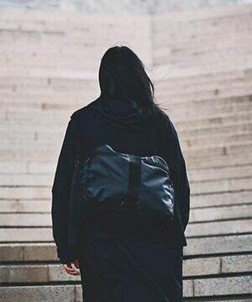 WHITE MOUNTAINEERING（ホワイトマウンテニアリング）の「【White Mountaineering/ホワイトマウンテニアリング】WM×BRIEFING HOBO SHOULDER TALL（ショルダーバッグ・メンズ・ブラック・FREE）」の2枚目の写真