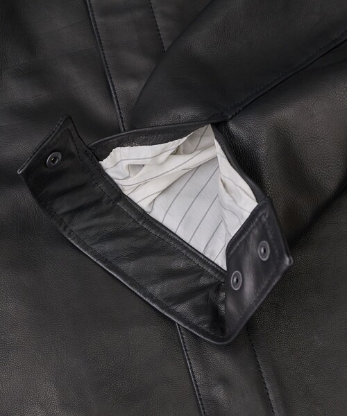 UNITED TOKYO（ユナイテッドトウキョウ）の「WATER BUFFALO フライトレザーブルゾン　水牛革/耐水性/２WAY仕様/本革/冬服/２WAY（ブルゾン・メンズ・ブラック・1/2）」の11枚目の写真