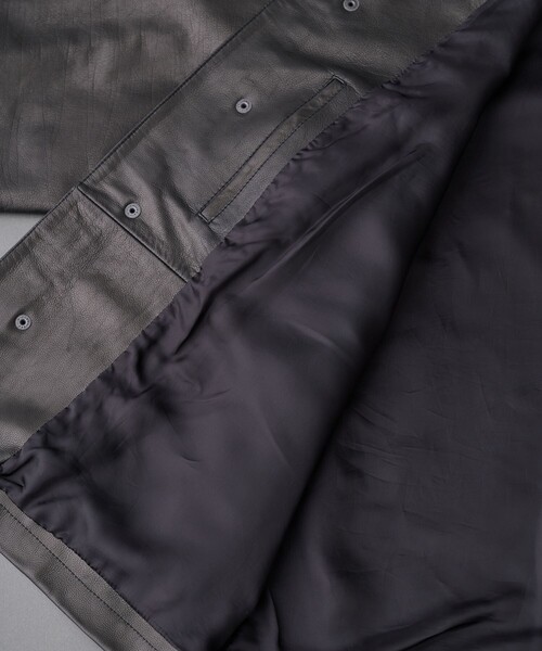 UNITED TOKYO（ユナイテッドトウキョウ）の「WATER BUFFALO フライトレザーブルゾン　水牛革/耐水性/２WAY仕様/本革/冬服/２WAY（ブルゾン・メンズ・ブラック・1/2）」の14枚目の写真