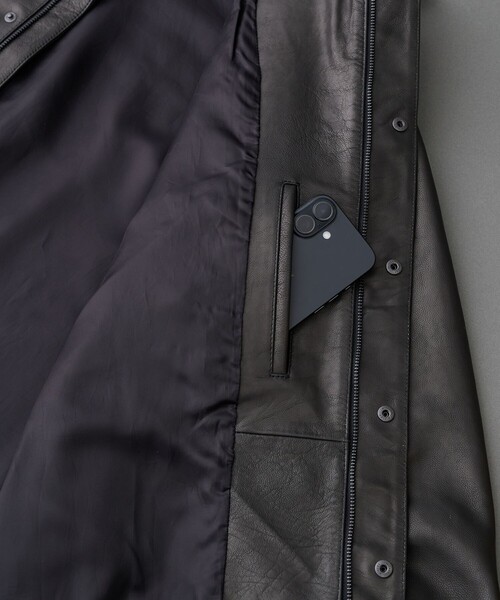 UNITED TOKYO（ユナイテッドトウキョウ）の「WATER BUFFALO フライトレザーブルゾン　水牛革/耐水性/２WAY仕様/本革/冬服/２WAY（ブルゾン・メンズ・ブラック・1/2）」の17枚目の写真