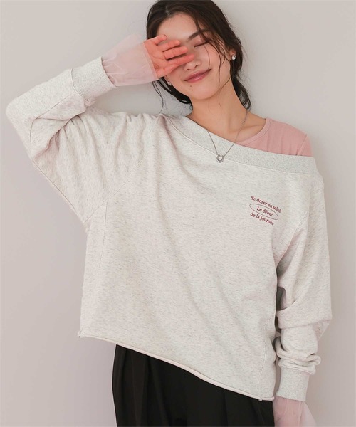 titivate(ティティベイト)の「オフショルダースウェットプルオーバー(スウェット・レディース・ベージュ系その他/レッド/オフホワイト/ネイビー/ブルー系その他/オートミール・FREE)」の3枚目の写真