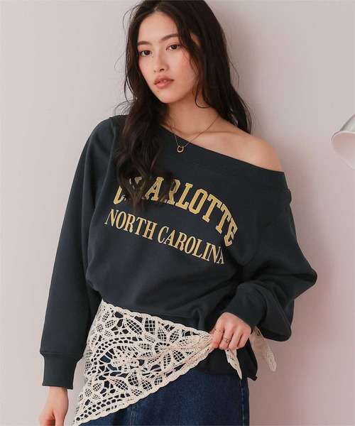 titivate(ティティベイト)の「オフショルダースウェットプルオーバー(スウェット・レディース・ベージュ系その他/レッド/オフホワイト/ネイビー/ブルー系その他/オートミール・FREE)」の5枚目の写真