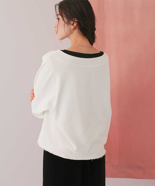 titivate(ティティベイト)の「オフショルダースウェットプルオーバー(スウェット・レディース・ベージュ系その他/レッド/オフホワイト/ネイビー/ブルー系その他/オートミール・FREE)」の21枚目の写真