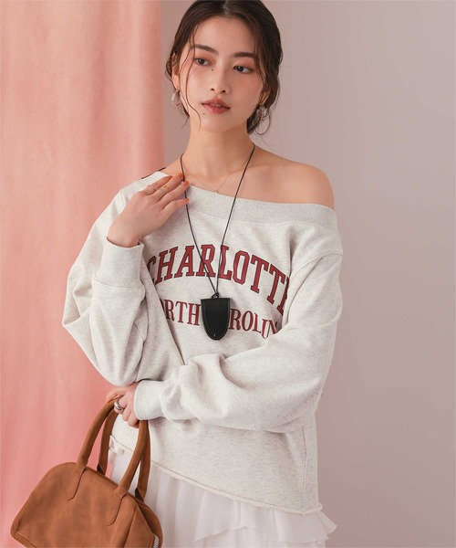 titivate(ティティベイト)の「オフショルダースウェットプルオーバー(スウェット・レディース・ベージュ系その他/レッド/オフホワイト/ネイビー/ブルー系その他/オートミール・FREE)」の22枚目の写真