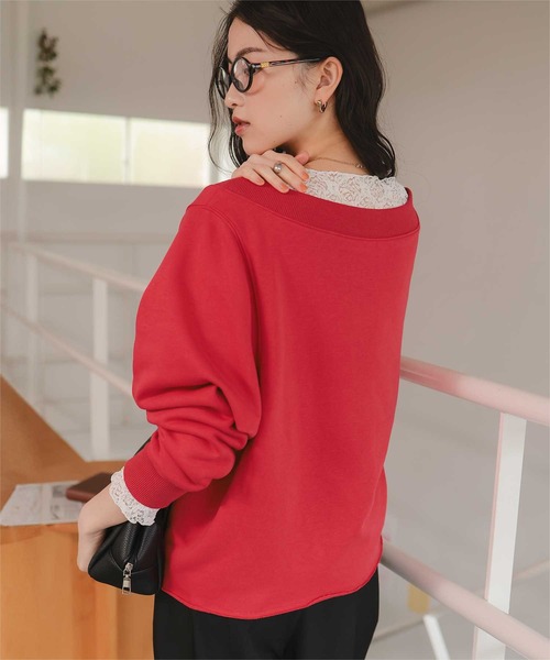 titivate(ティティベイト)の「オフショルダースウェットプルオーバー(スウェット・レディース・ベージュ系その他/レッド/オフホワイト/ネイビー/ブルー系その他/オートミール・FREE)」の10枚目の写真