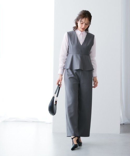 7days Life Styling（セブンデイズライフスタイリング）の「落ち感ドレープ素材ペプラムサロペットパンツ（タテヨコストレッチ・しわになりにくい・速乾・ＵＶカット）＜大きいサイズ有＞（その他パンツ・レディース・グレー/ブラック・M/LL/3L/L）」の3枚目の写真