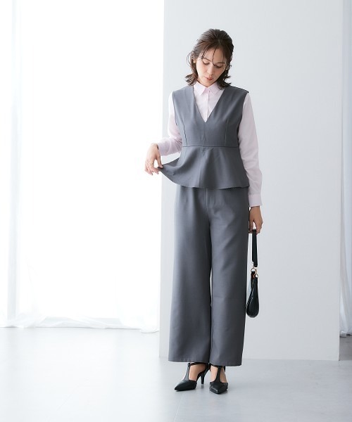 7days Life Styling（セブンデイズライフスタイリング）の「落ち感ドレープ素材ペプラムサロペットパンツ（タテヨコストレッチ・しわになりにくい・速乾・ＵＶカット）＜大きいサイズ有＞（その他パンツ・レディース・グレー/ブラック・M/LL/3L/L）」の5枚目の写真