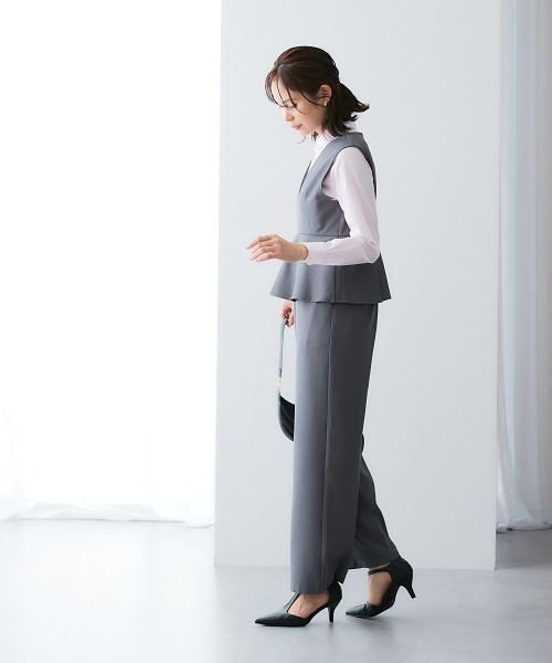 7days Life Styling（セブンデイズライフスタイリング）の「落ち感ドレープ素材ペプラムサロペットパンツ（タテヨコストレッチ・しわになりにくい・速乾・ＵＶカット）＜大きいサイズ有＞（その他パンツ・レディース・グレー/ブラック・M/LL/3L/L）」の6枚目の写真