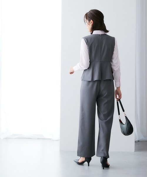 7days Life Styling（セブンデイズライフスタイリング）の「落ち感ドレープ素材ペプラムサロペットパンツ（タテヨコストレッチ・しわになりにくい・速乾・ＵＶカット）＜大きいサイズ有＞（その他パンツ・レディース・グレー/ブラック・M/LL/3L/L）」の7枚目の写真