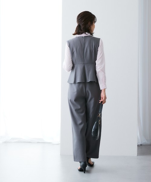 7days Life Styling（セブンデイズライフスタイリング）の「落ち感ドレープ素材ペプラムサロペットパンツ（タテヨコストレッチ・しわになりにくい・速乾・ＵＶカット）＜大きいサイズ有＞（その他パンツ・レディース・グレー/ブラック・M/LL/3L/L）」の8枚目の写真